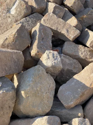 Gebrauchte Sandsteinquader 