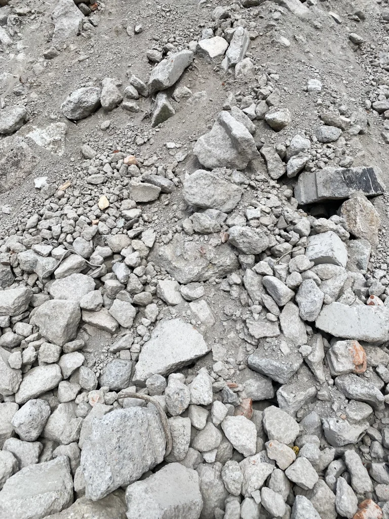 Betonbruch unbewehrt (max. 80 × 80 × 30 cm)